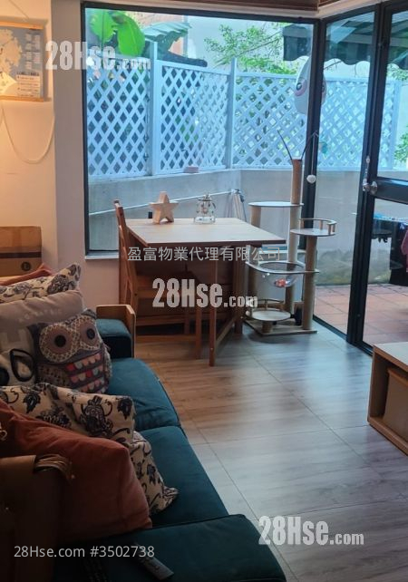 Brilliant Court Rental 2 Bedrooms , 1 Bathroom 410 ft² ( 38.1 m² )