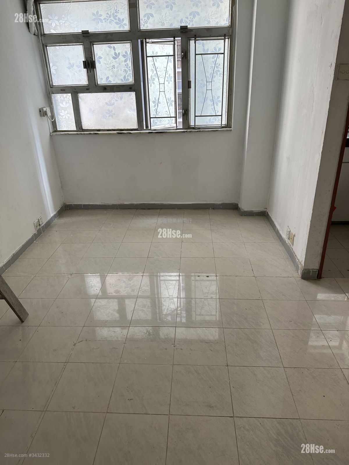 Koon Wah Building Sell 2 Bedrooms , 1 Bathroom 328 ft² ( 30.5 m² )
