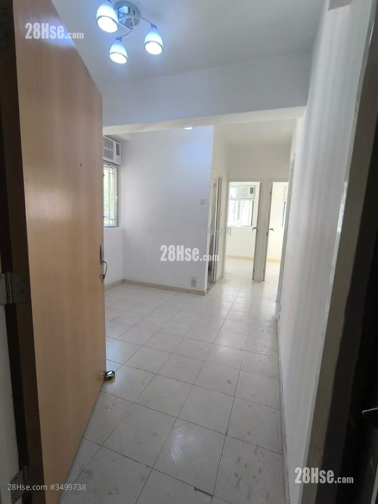Kwai Dao Building Sell 3 Bedrooms , 1 Bathroom 384 ft² ( 35.7 m² )