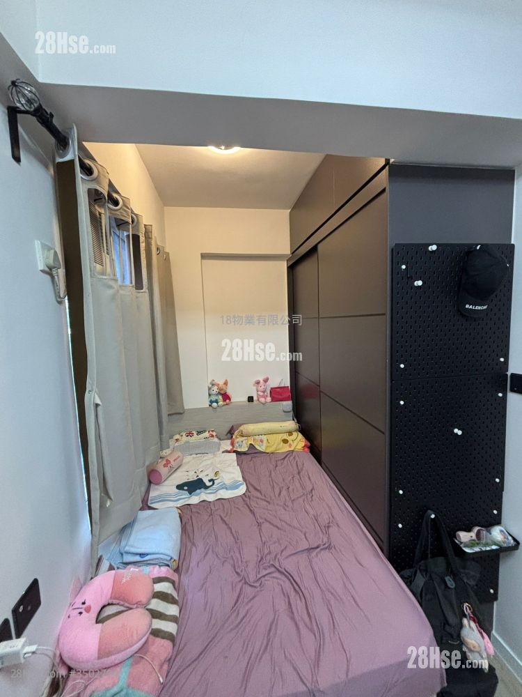 Po Tin Building Sell 1 Bedroom , 1 Bathroom 318 ft² ( 29.5 m² )