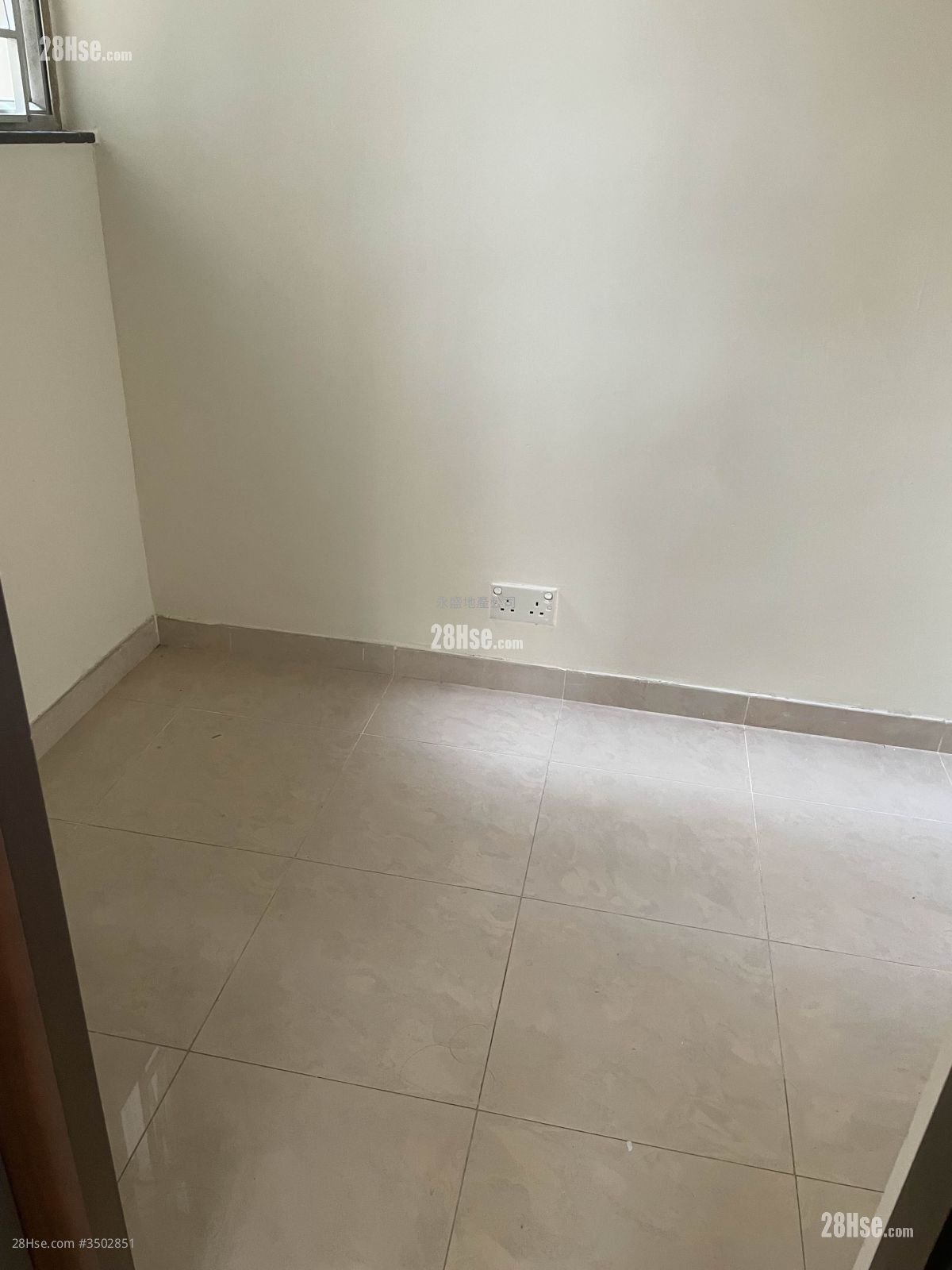 Kam Heng Building Sell 3 Bedrooms , 1 Bathroom 448 ft² ( 41.6 m² )