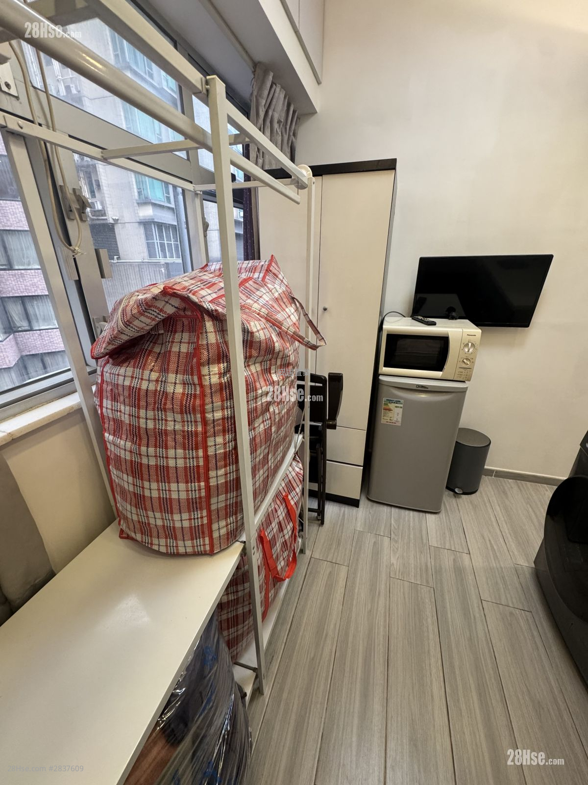Wing Lee Building Rental Studio , 1 Bathroom 130 ft² ( 12.1 m² )