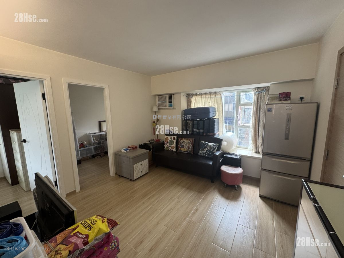 Greenland Court Sell 2 Bedrooms , 1 Bathroom 331 ft² ( 30.8 m² )