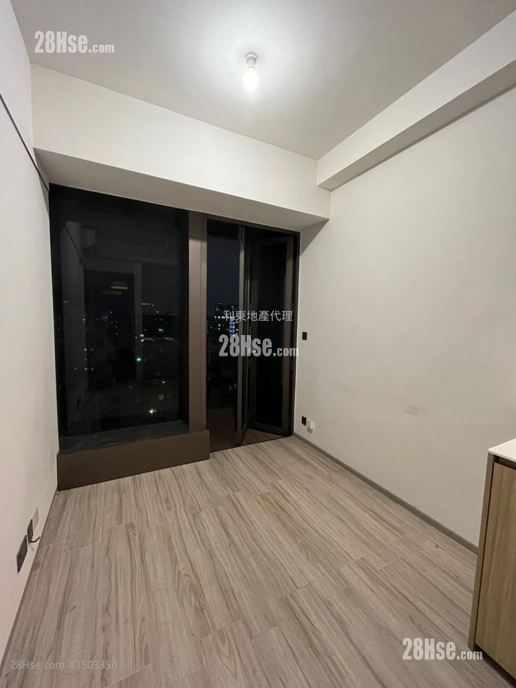 Seven Victory Avenue Sell 264 ft² ( 24.5 m² )