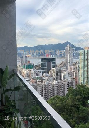 Summit Court Sell 3 Bedrooms 1,407 ft² ( 130.7 m² )