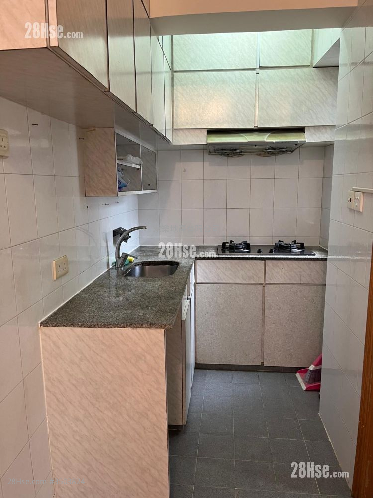 Hung Lee Building Rental 2 Bedrooms , 1 Bathroom 286 ft² ( 26.6 m² )
