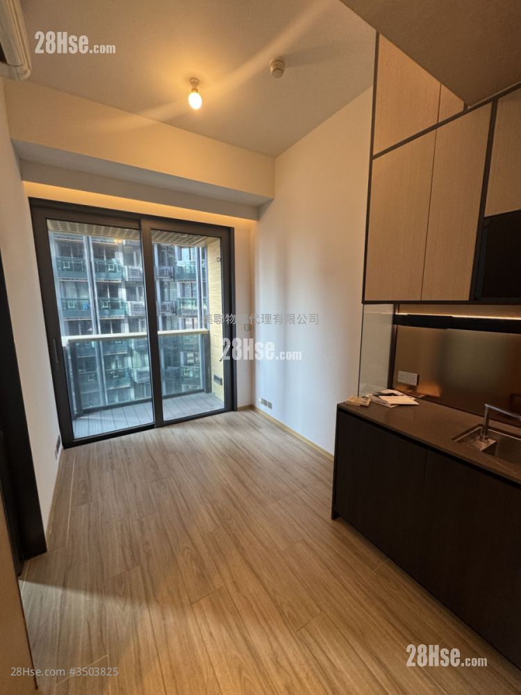 Aquila Square Mile Rental 1 Bedroom , 1 Bathroom 256 ft² ( 23.8 m² )