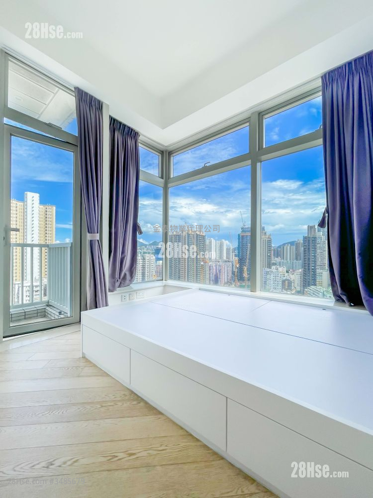 City Hub Rental 2 Bedrooms , 1 Bathroom 536 ft² ( 49.8 m² )