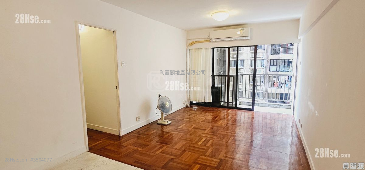 Beverley Heights Sell 3 Bedrooms , 1 Bathroom 719 ft² ( 66.8 m² )