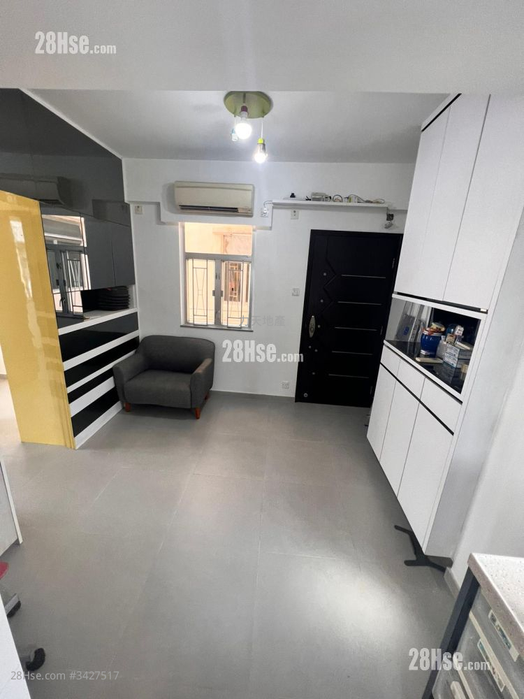 Fuk Wo Mansion Rental 2 Bedrooms , 1 Bathroom 302 ft² ( 28.1 m² )