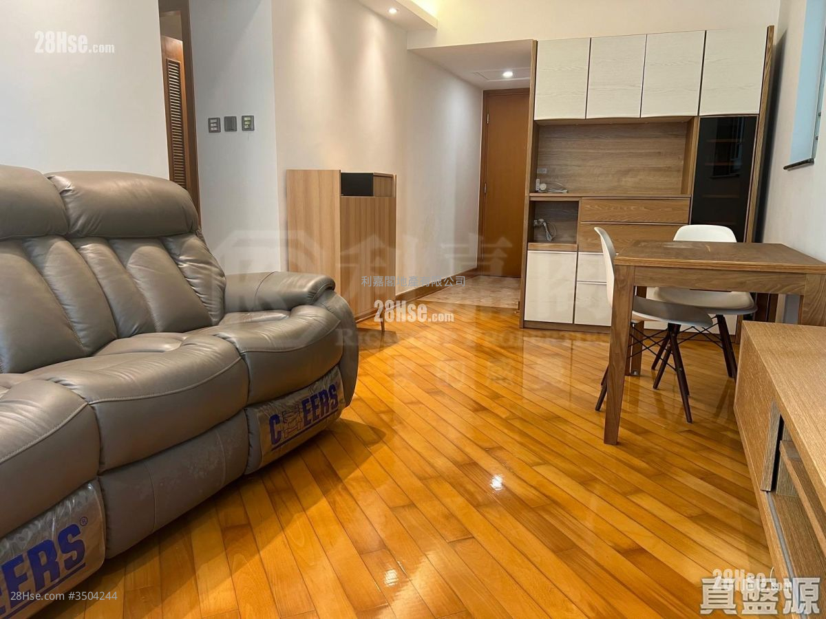 Park Central Sell 2 Bedrooms 465 ft² ( 43.2 m² )