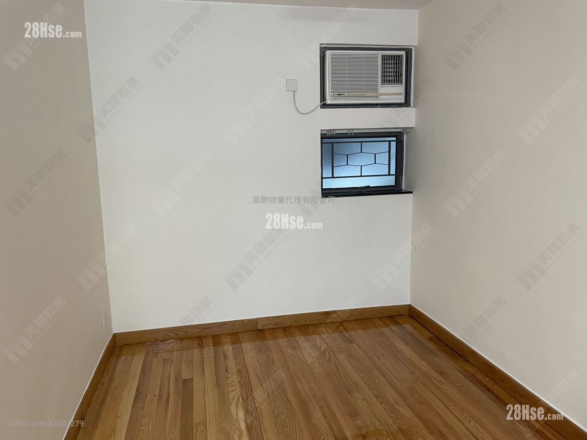Hollywood Terrace Sell 3 Bedrooms , 1 Bathroom 705 ft² ( 65.5 m² )