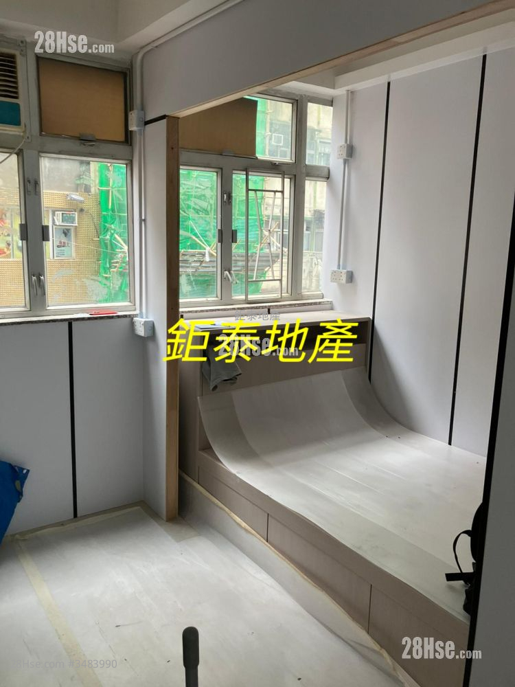 Lee Man Building Sell 3 Bedrooms , 3 Bathrooms 526 ft² ( 48.9 m² )