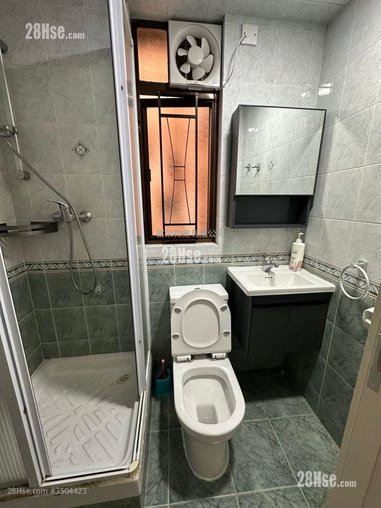 Fok On Building Rental 3 Bedrooms , 1 Bathroom 378 ft² ( 35.1 m² )
