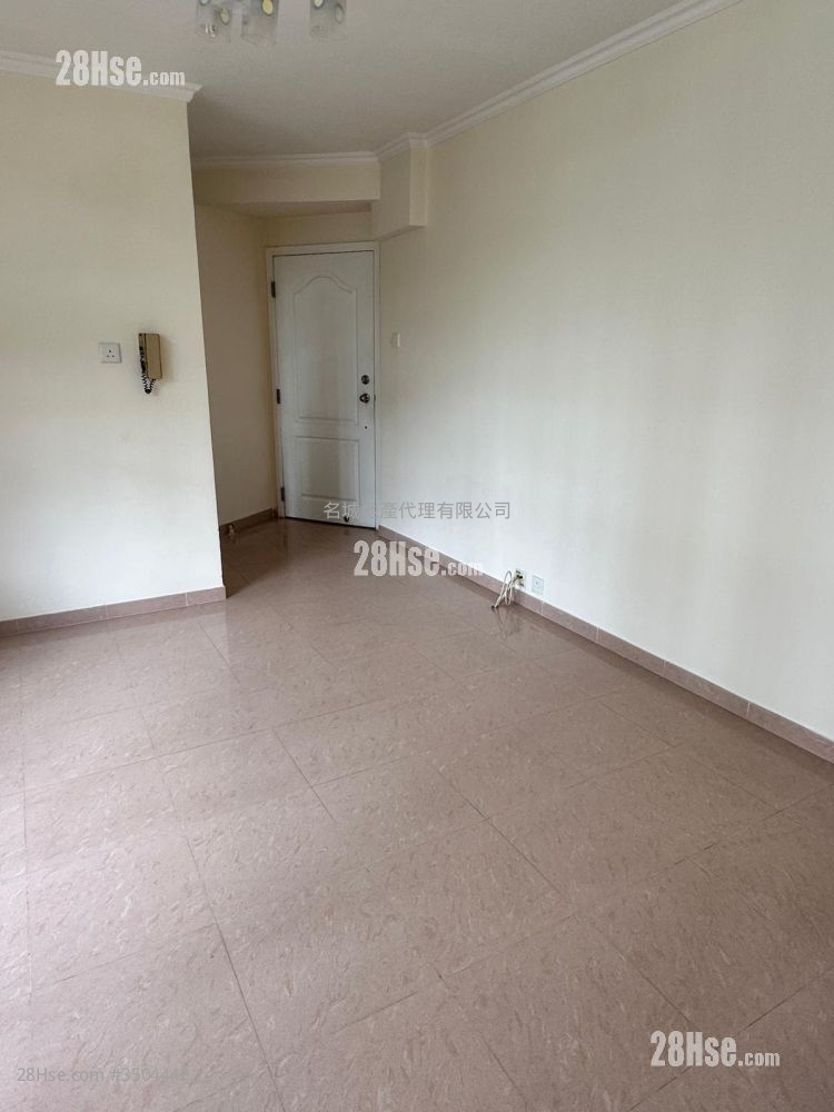 Holford Gardens Rental 2 Bedrooms , 1 Bathroom 409 ft² ( 38.0 m² )