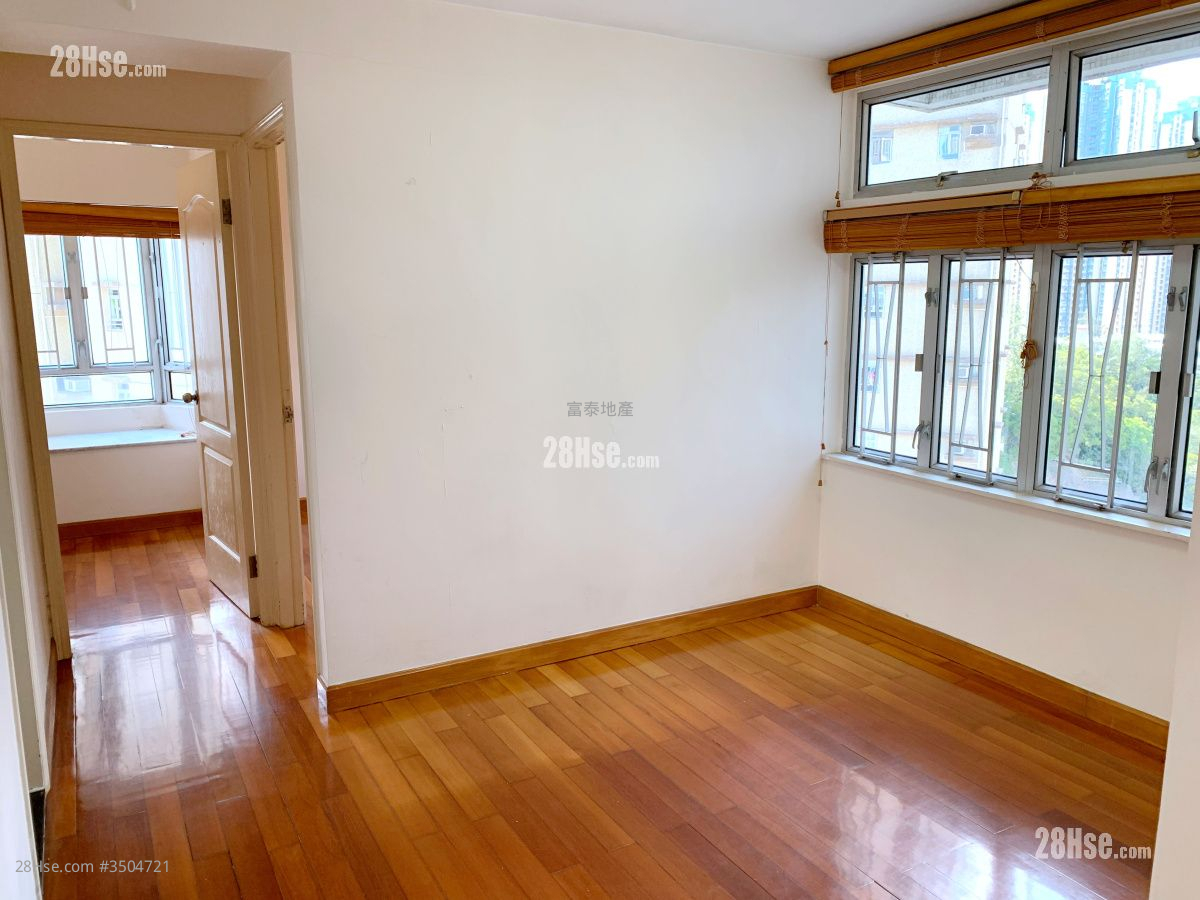 Sun Kwai Hing Gardens Rental 3 Bedrooms , 1 Bathroom 480 ft² ( 44.6 m² )