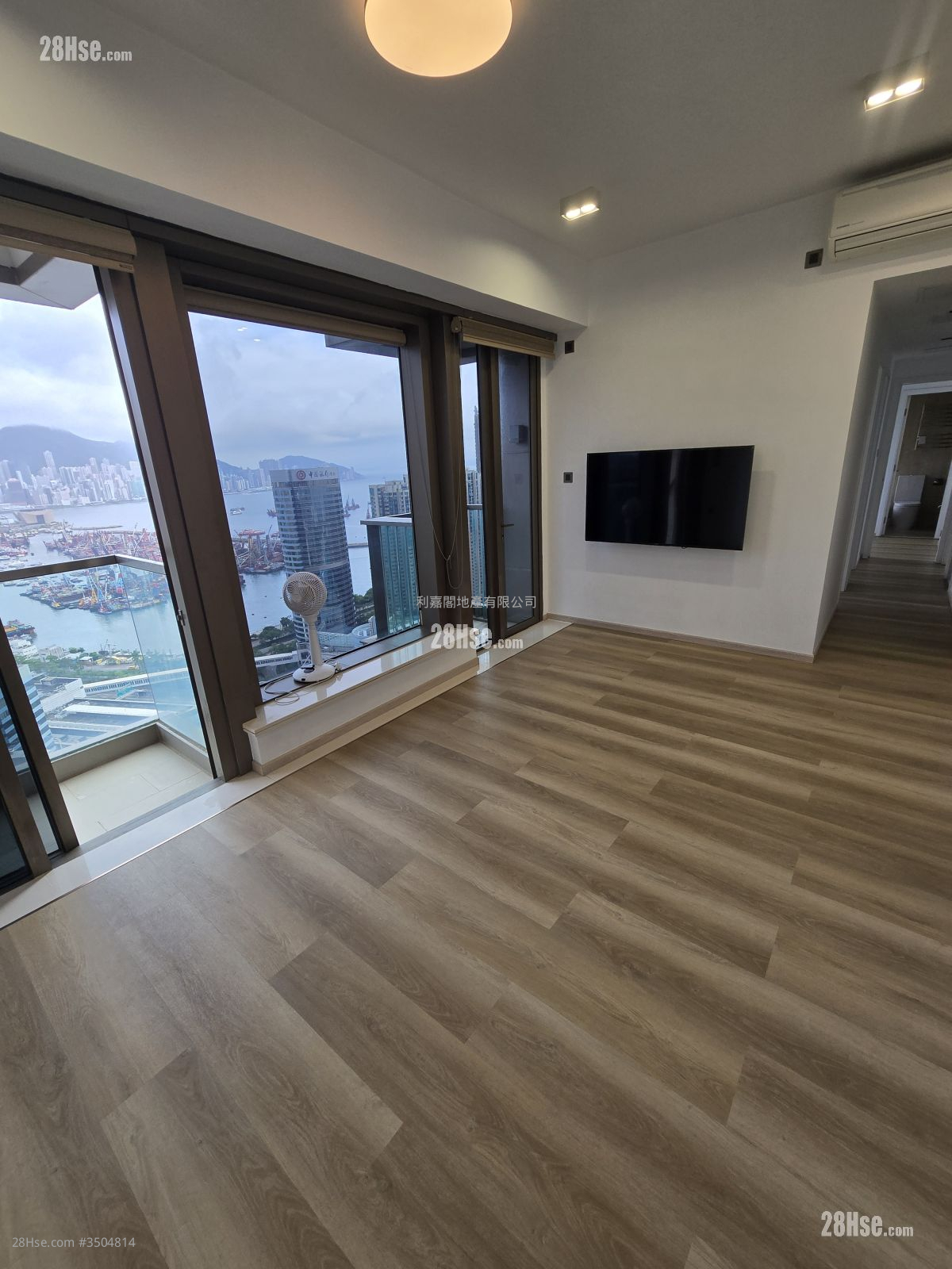 Upper West Sell 4 Bedrooms , 3 Bathrooms 716 ft² ( 66.5 m² )