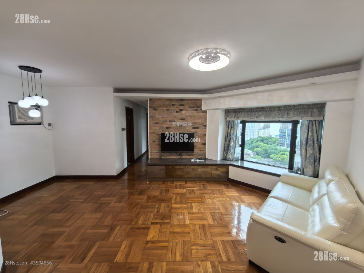 Royal Ascot Rental 676 ft² ( 62.8 m² )