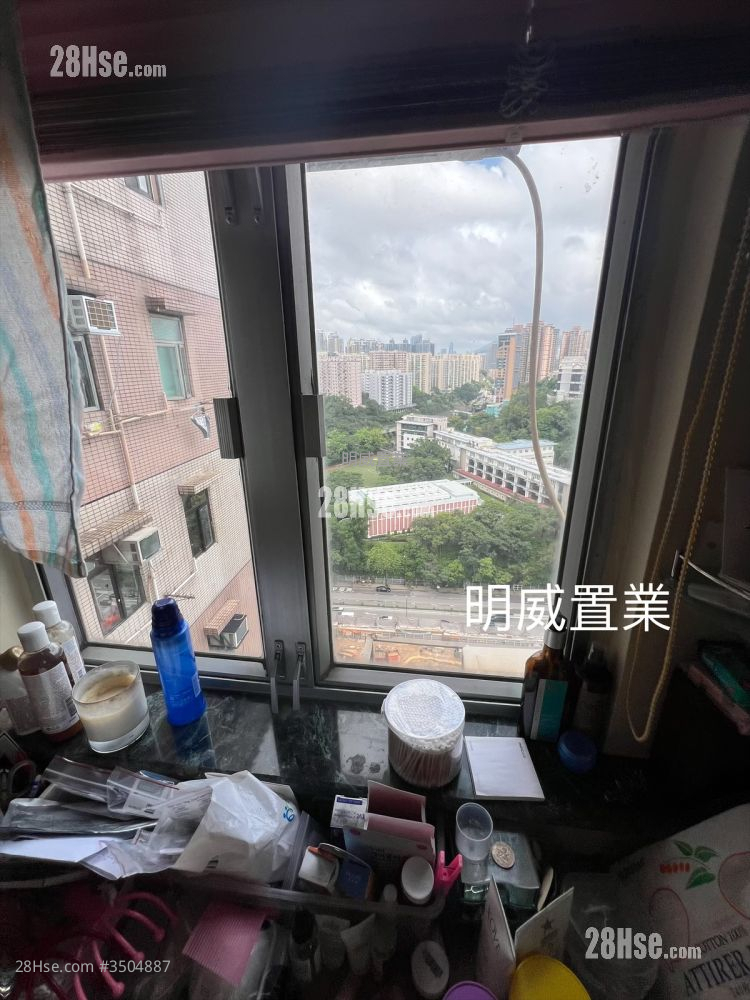 Yan On Building Sell 3 Bedrooms , 2 Bathrooms 859 ft² ( 79.8 m² )
