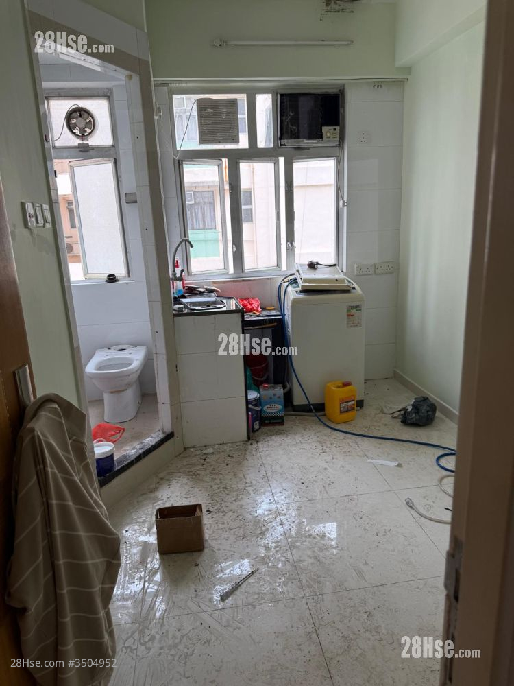 Fuk Wo Mansion Rental Studio , 1 Bathroom 130 ft² ( 12.1 m² )