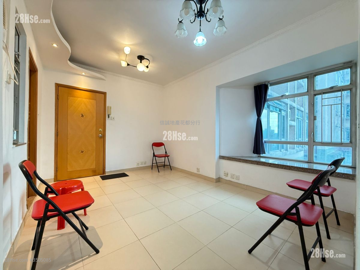 Flora Plaza Rental 2 Bedrooms , 1 Bathroom 392 ft² ( 36.4 m² )