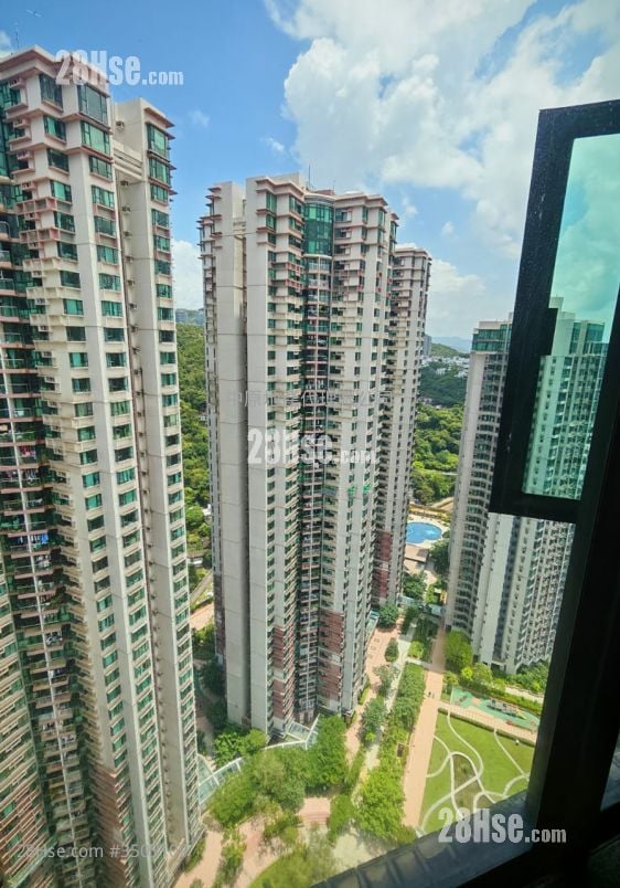 Royal Ascot Sell 2 Bedrooms , 1 Bathroom 594 ft² ( 55.2 m² )