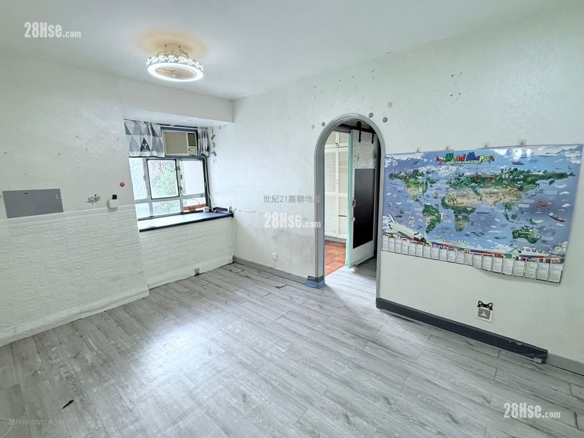 Ap Lei Chau Centre Sell 2 Bedrooms , 1 Bathroom 391 ft² ( 36.3 m² )