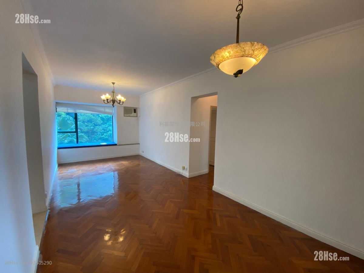 Hillsborough Court Sell 2 Bedrooms 657 ft² ( 61.0 m² )
