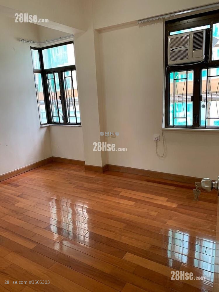 Cheung Yuen Building Sell 3 Bedrooms , 2 Bathrooms 647 ft² ( 60.1 m² )