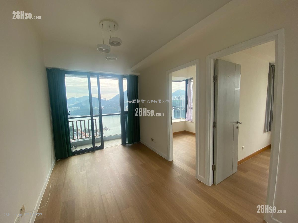 Canaryside Sell 2 Bedrooms 452 ft² ( 42.0 m² )