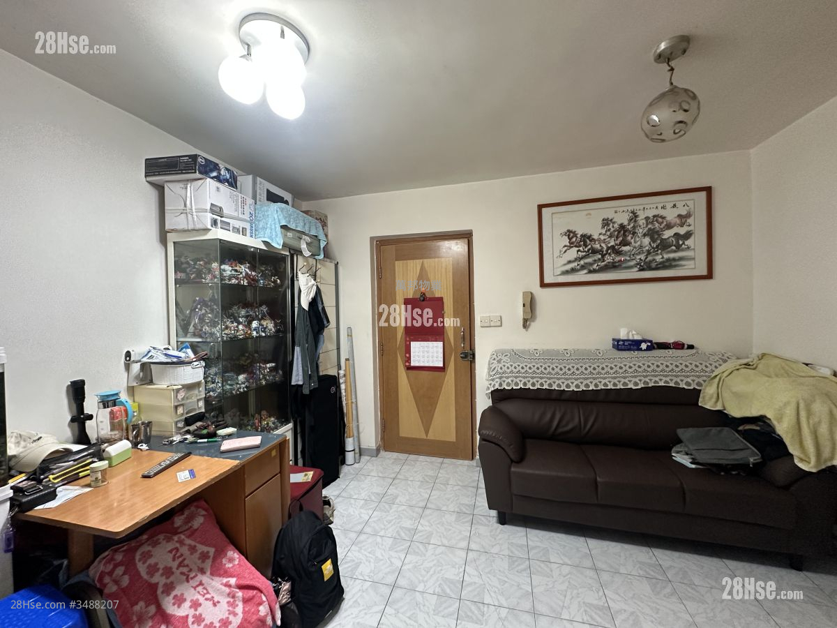 Chung Nga Court Sell 2 Bedrooms , 1 Bathroom 376 ft² ( 34.9 m² )
