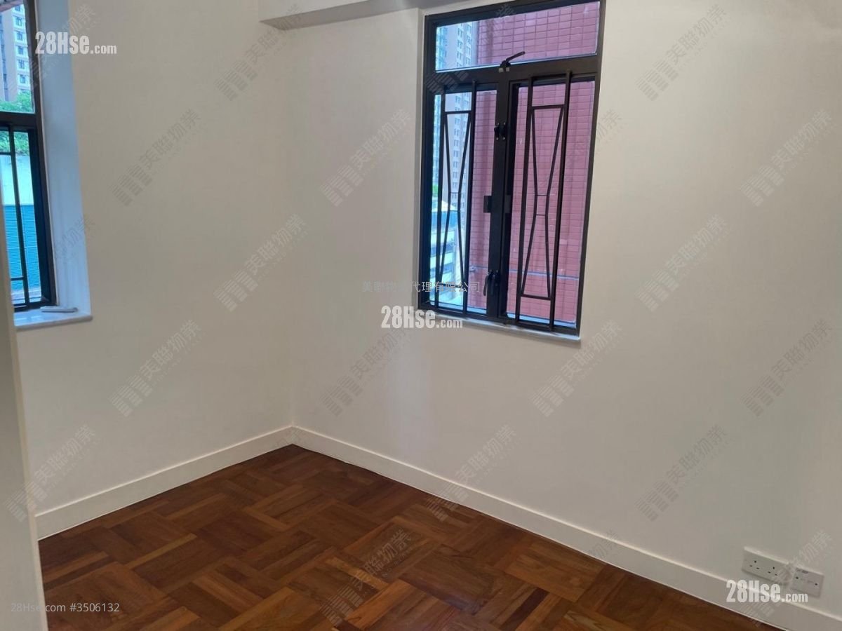 Pokfulam Gardens Sell 3 Bedrooms , 1 Bathroom 702 ft² ( 65.2 m² )