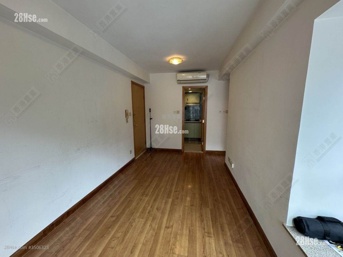 Brilliant Court Rental 2 Bedrooms , 1 Bathroom 385 ft² ( 35.8 m² )