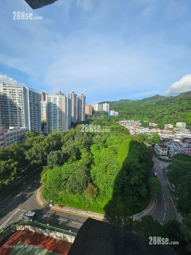 Golden Lion Garden Rental 2 Bedrooms , 1 Bathroom 336 ft² ( 31.2 m² )