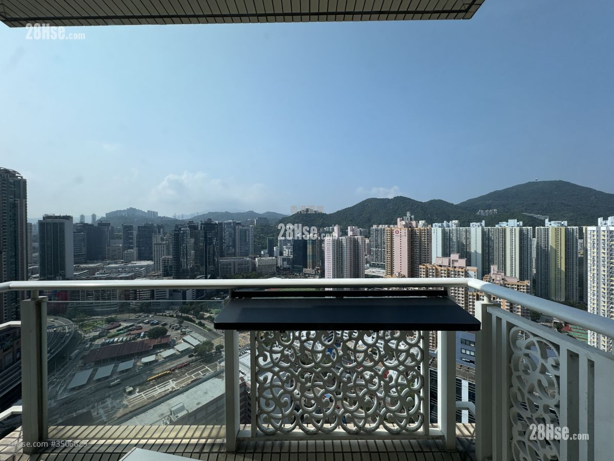 The Sparkle Rental 2 Bedrooms , 1 Bathroom 517 ft² ( 48.0 m² )