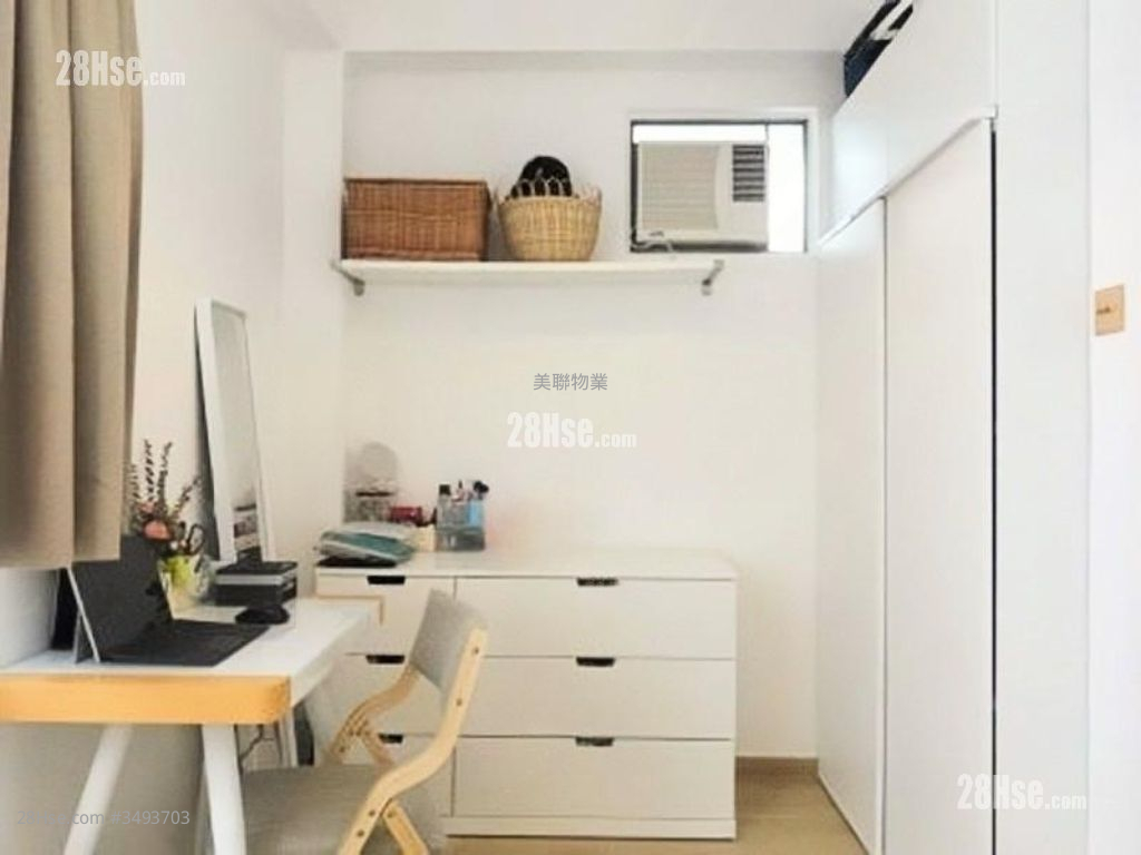 Manor Centre Sell 2 Bedrooms , 1 Bathroom 274 ft² ( 25.5 m² )