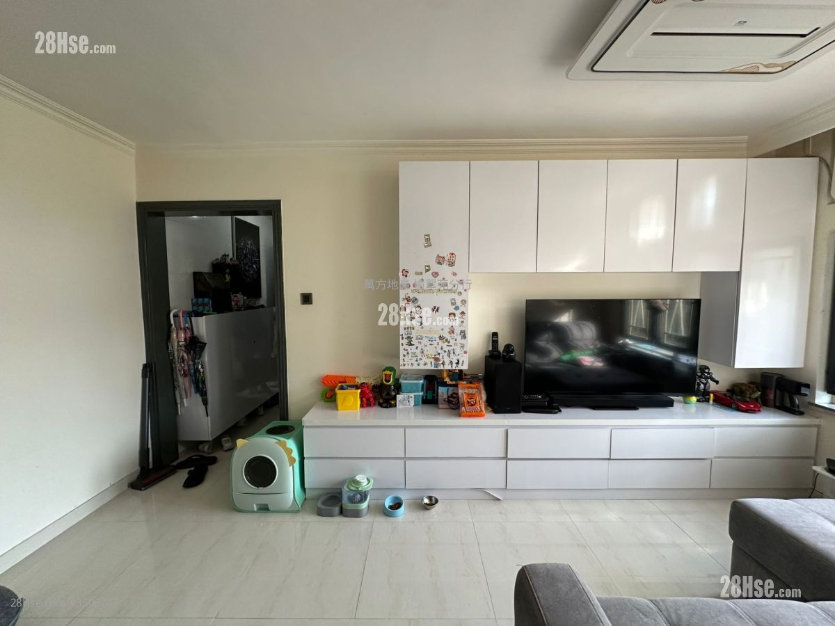 Hong Lam Court Sell 3 Bedrooms , 1 Bathroom 554 ft² ( 51.5 m² )