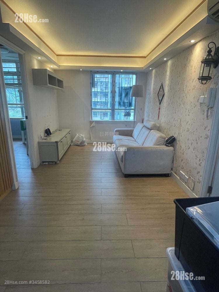 Tung Yan Court Sell 2 Bedrooms , 1 Bathroom 523 ft² ( 48.6 m² )