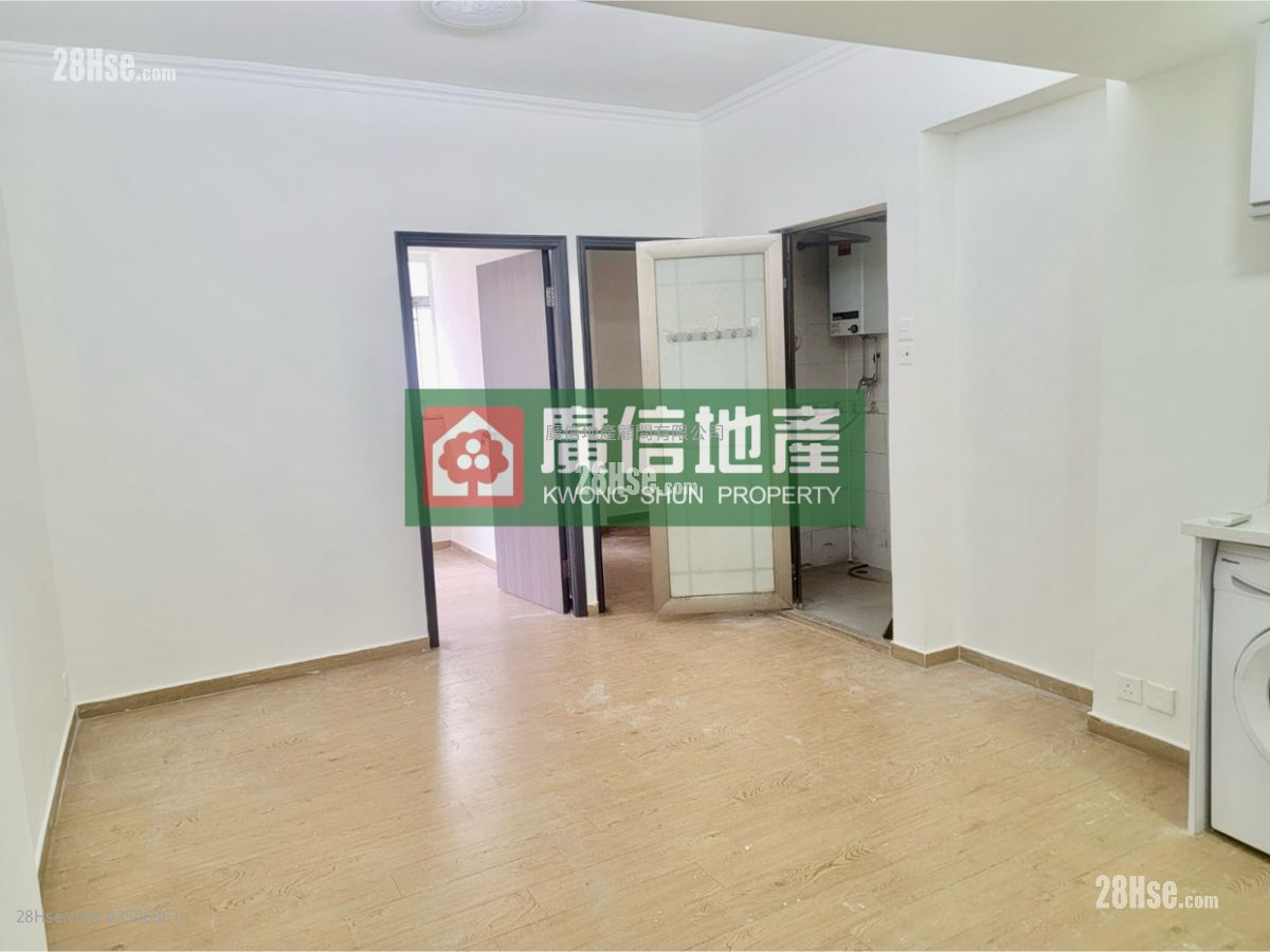 Po Hing Building Sell 3 Bedrooms , 1 Bathroom 390 ft² ( 36.2 m² )