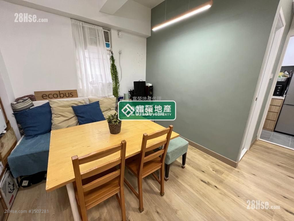 Lung Fai House Sell 2 Bedrooms , 1 Bathroom 449 ft² ( 41.7 m² )