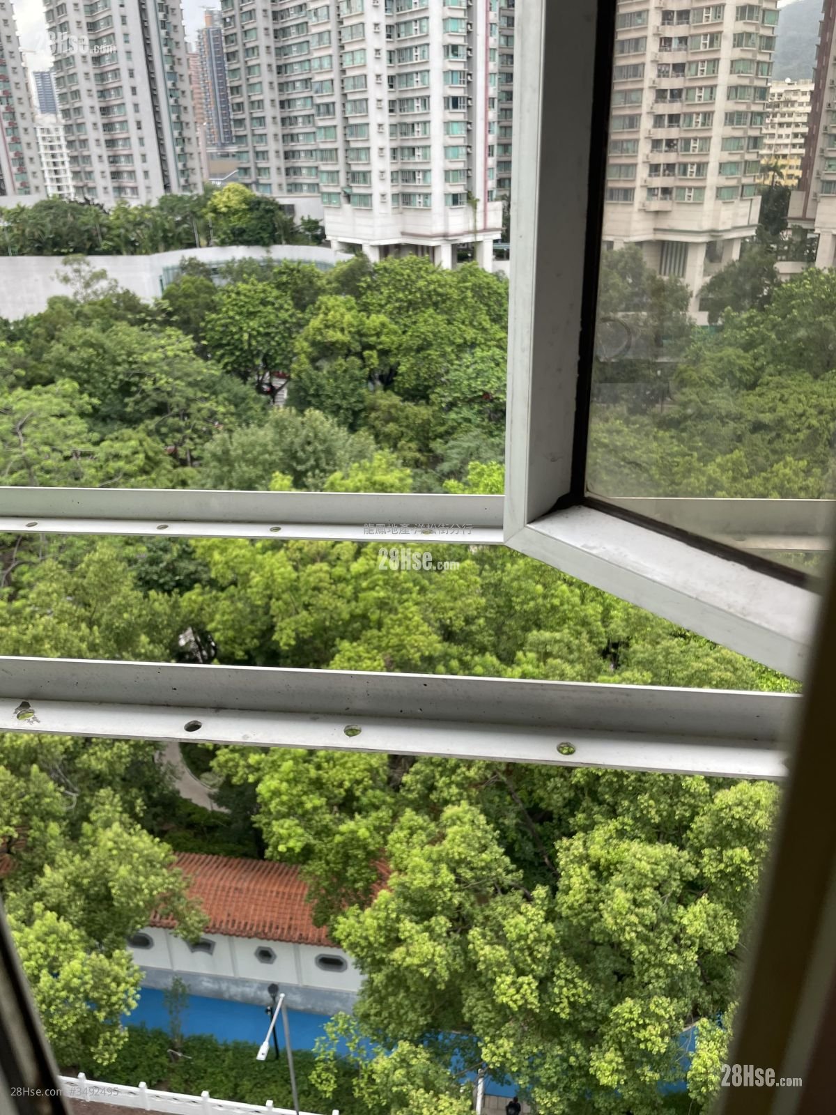 Chung Kin Building Sell 3 Bedrooms , 1 Bathroom 369 ft² ( 34.3 m² )