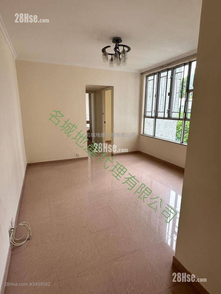 Holford Gardens Rental 2 Bedrooms , 1 Bathroom 409 ft² ( 38.0 m² )