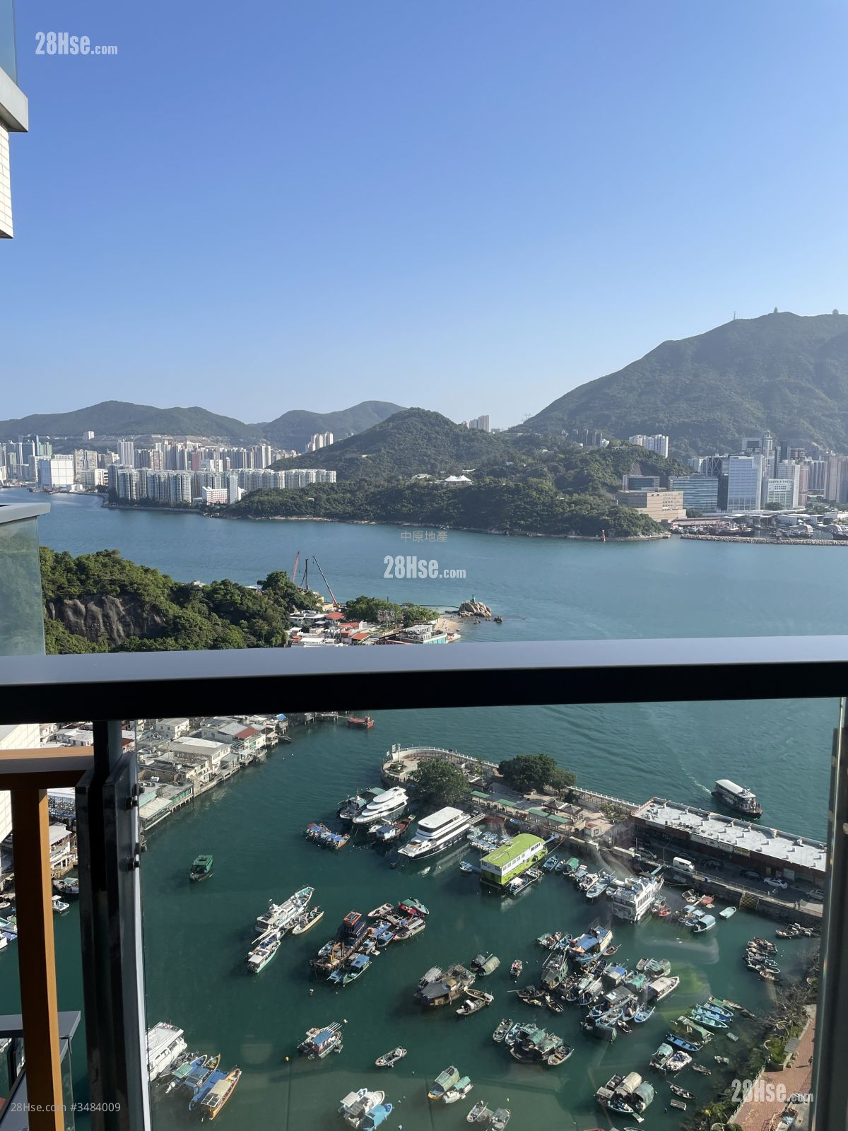 Canaryside Sell 2 Bedrooms 452 ft² ( 42.0 m² )