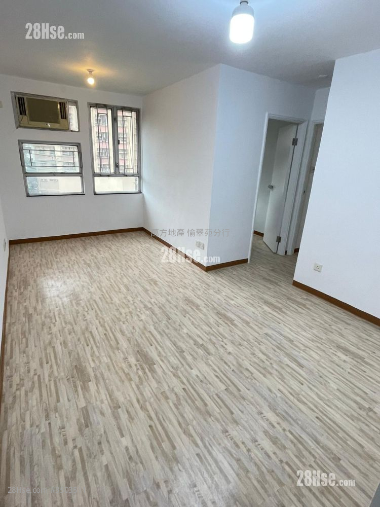 Yue Tin Court Sell 2 Bedrooms , 1 Bathroom 429 ft² ( 39.9 m² )