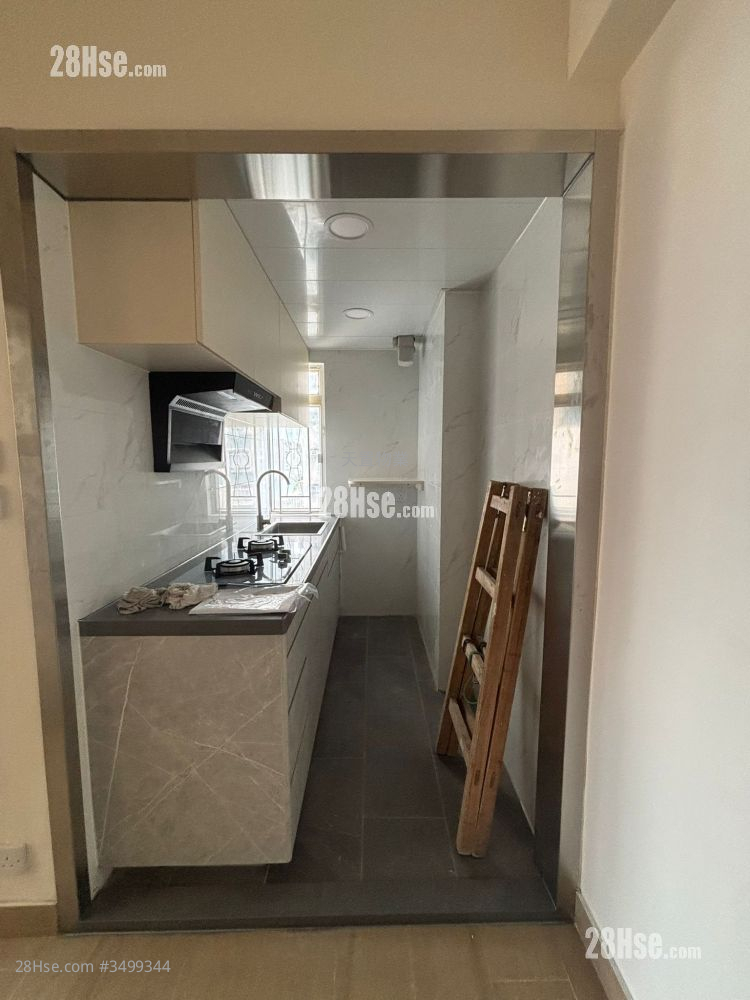 Trend Plaza Rental 2 Bedrooms , 1 Bathroom 325 ft² ( 30.2 m² )