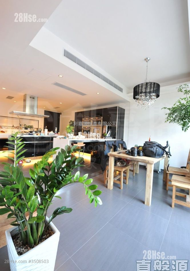 Seasons Palace Sell 3 Bedrooms , 2 Bathrooms 907 ft² ( 84.3 m² )