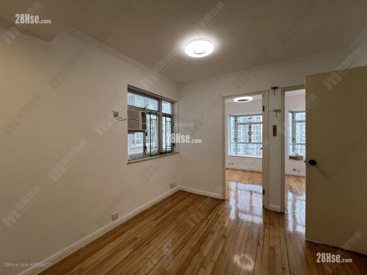 Shatin Centre Sell 2 Bedrooms , 1 Bathroom 347 ft² ( 32.2 m² )