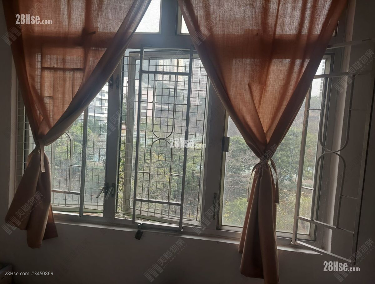 Kwai Chung Building Sell 3 Bedrooms , 1 Bathroom 464 ft² ( 43.1 m² )