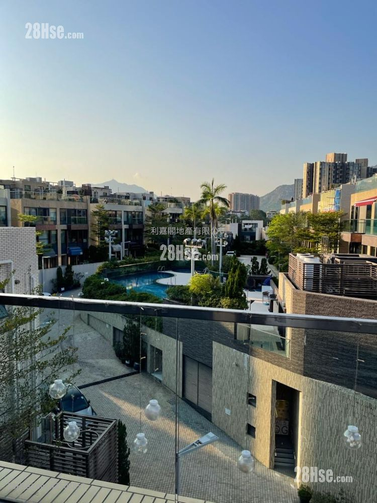 Jade Grove Sell 4 Bedrooms , 4 Bathrooms 2,325 ft² ( 216.0 m² )