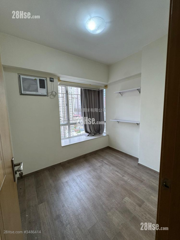 Port Centre Rental 2 Bedrooms , 1 Bathroom 446 ft² ( 41.4 m² )